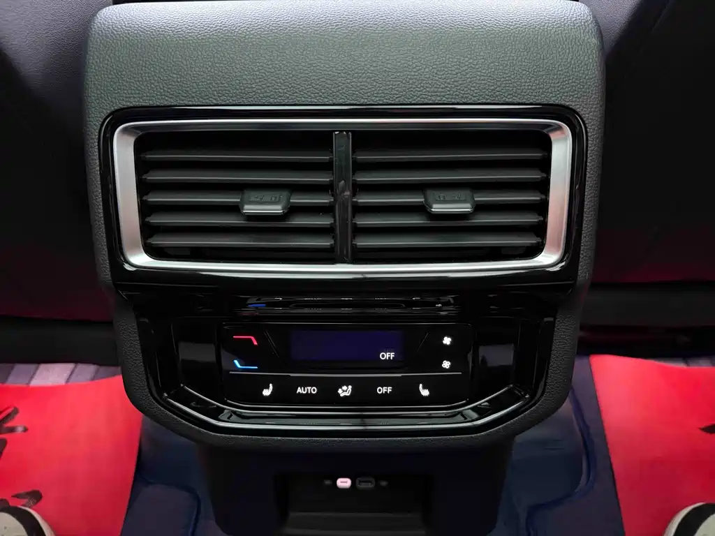 Touron 2024 Touron X 380TSI four-wheel drive luxury version купить на сайте DeffCars