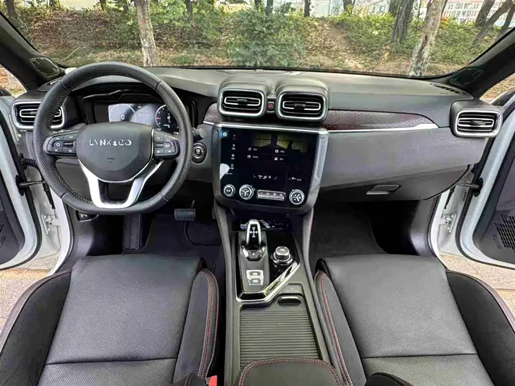 Lynk & Co 03 2018 1.5TD DCT Powerful Edition National V купить на сайте DeffCars