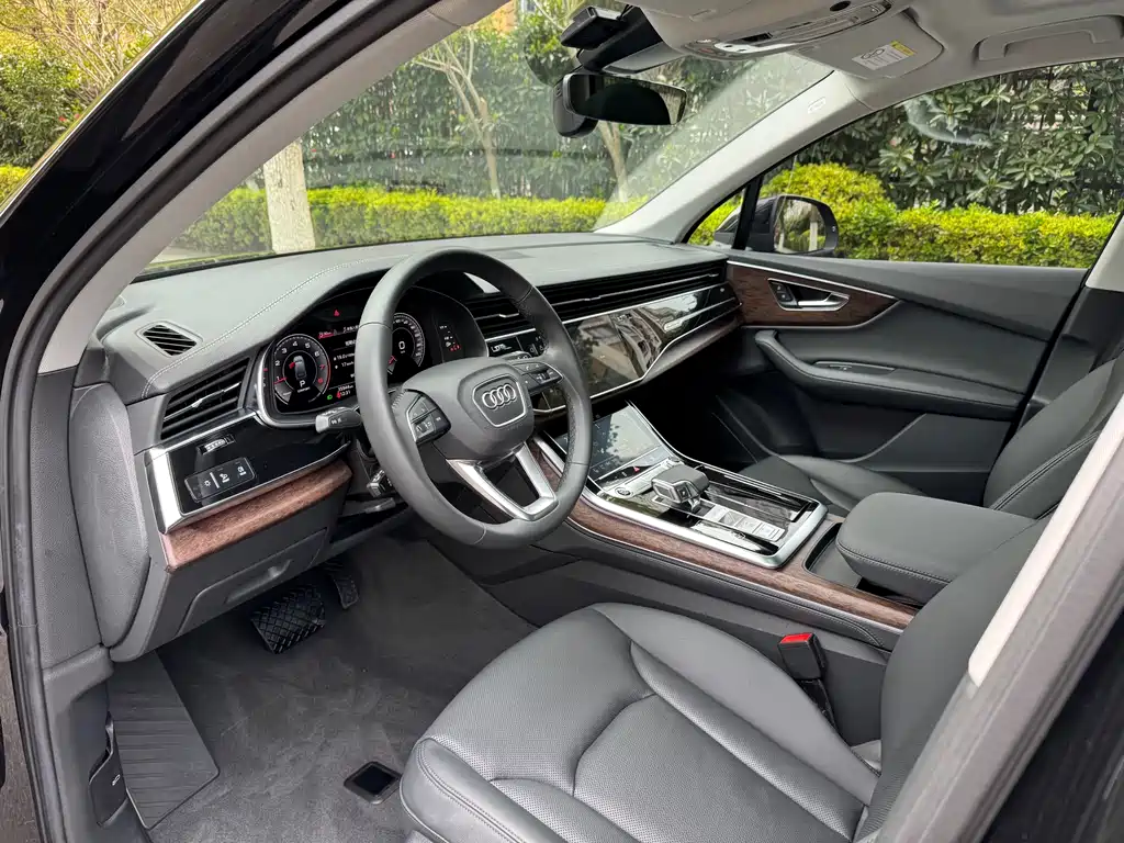 Audi Q7 2023 45 TFSI quattro S line sports купить на сайте DeffCars