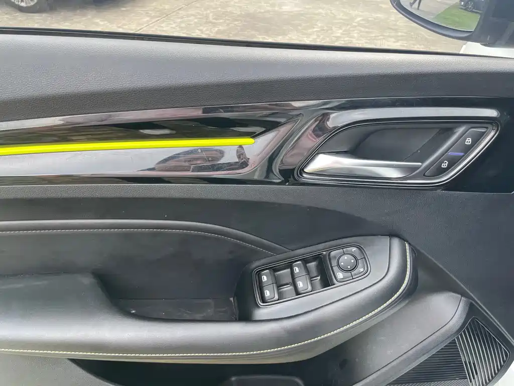 Roewe i5 2021 facelift 1.5L CVT diamond version купить на сайте DeffCars