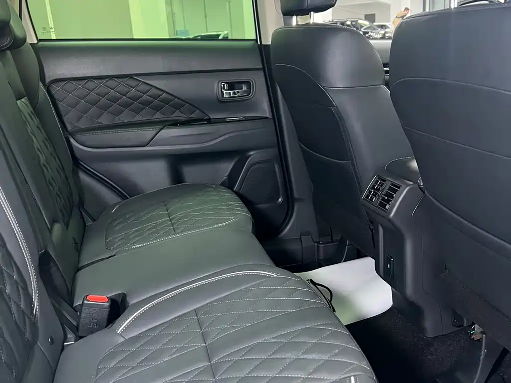 Outlander 2021 2.0L 2WD Enjoy Edition 7 seats купить на сайте DeffCars