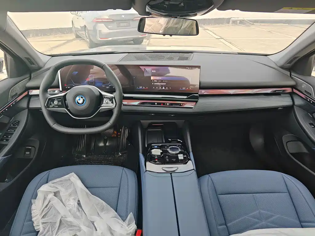 BMW i5 2024 eDrive 35L Exclusive Luxury Package купить на сайте DeffCars