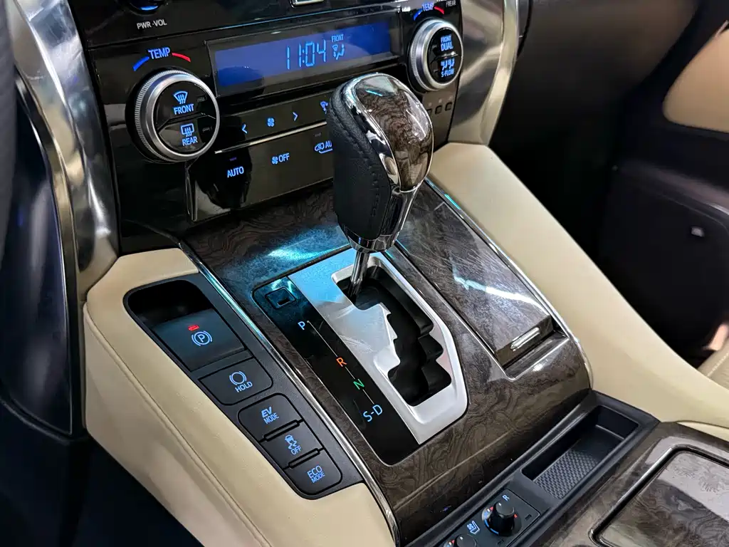 Wilfa 2021 Crown Dual Engine 2.5L HV Premium Edition купить на сайте DeffCars