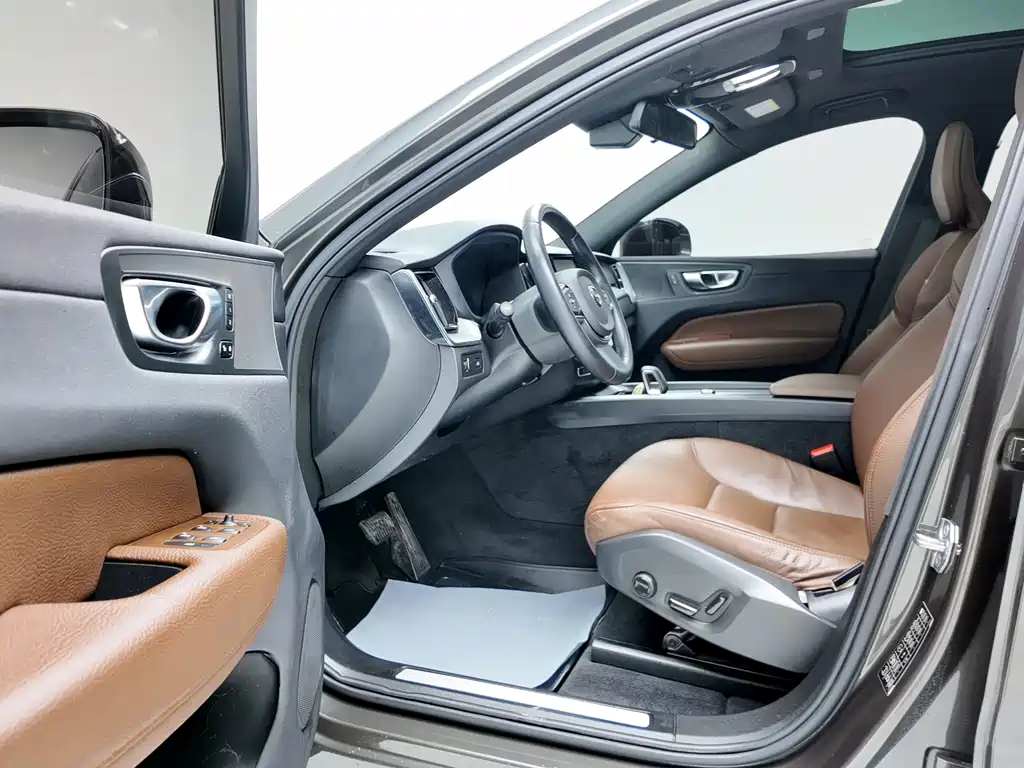 Volvo XC60 2022 B5 four-wheel drive Zhiyi Luxury Edition купить на сайте DeffCars