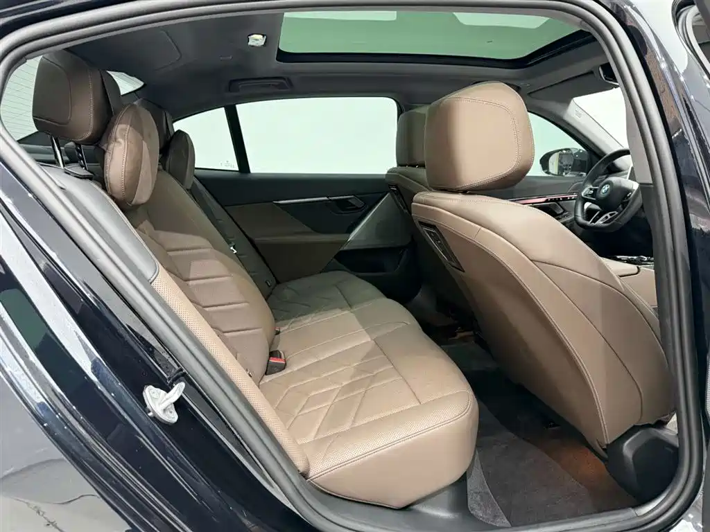 BMW 5 Series 2025 525Li M Sports Package купить на сайте DeffCars