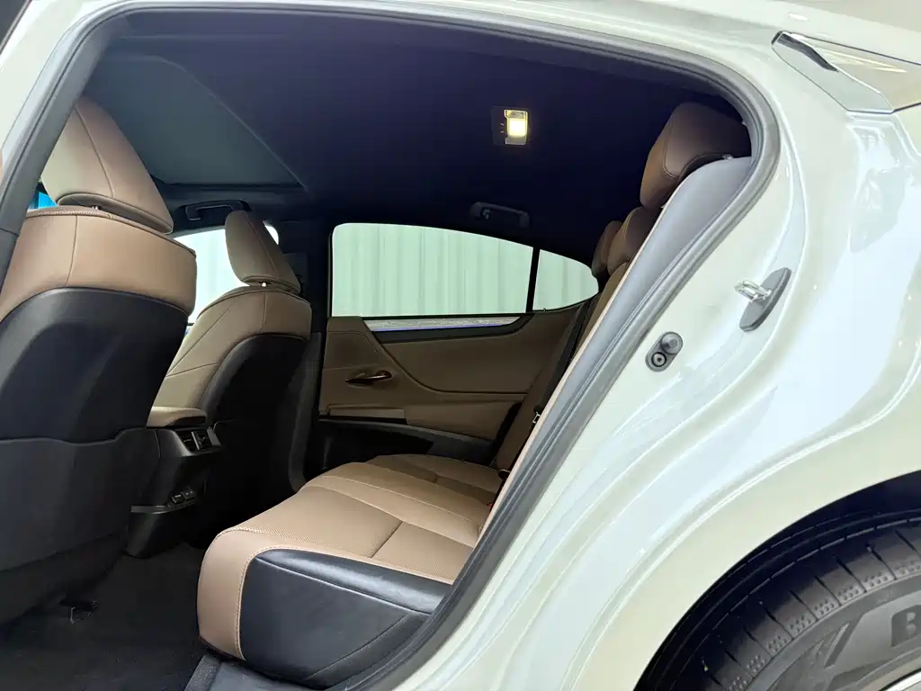 Lexus ES 2025 200 Premium Edition купить на сайте DeffCars