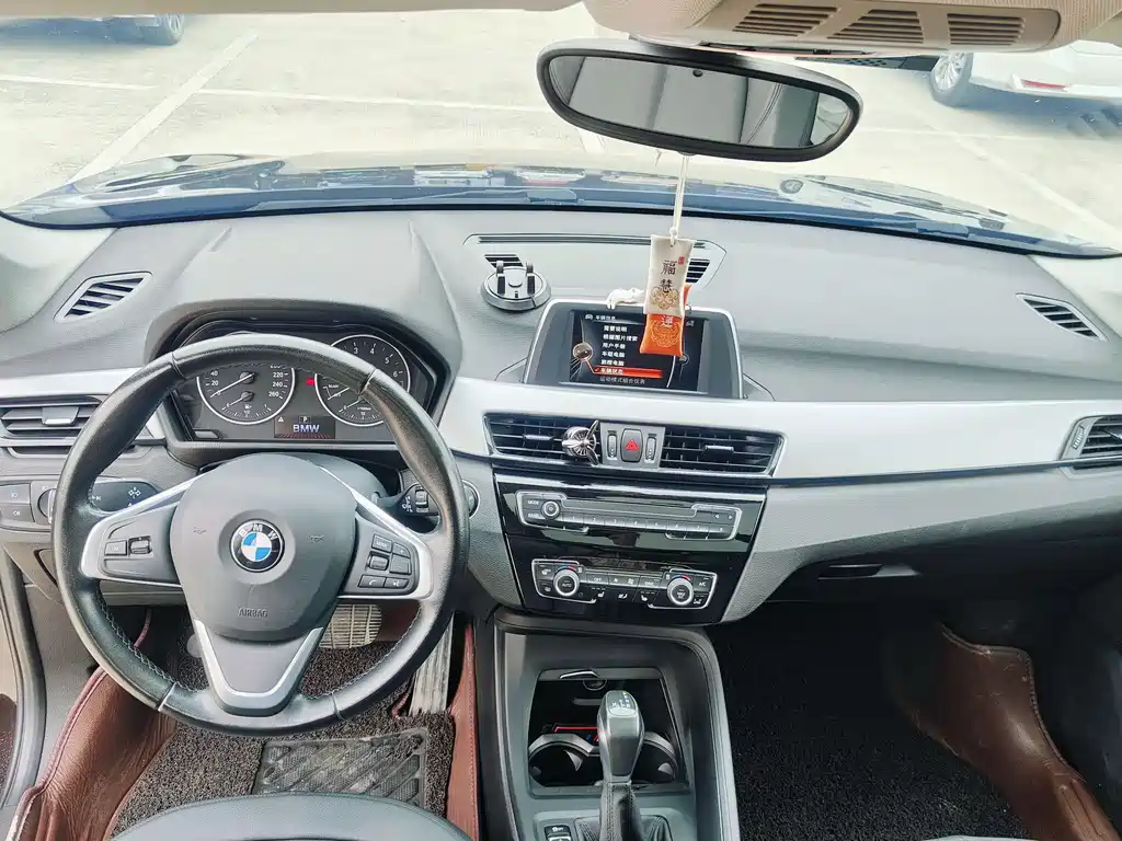 BMW X1 2016 sDrive18Li Exclusive Model купить на сайте DeffCars