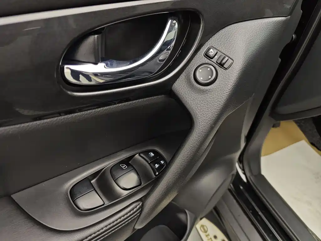 X-Trail 2017 2.0L CVT Comfort Edition 2WD купить на сайте DeffCars
