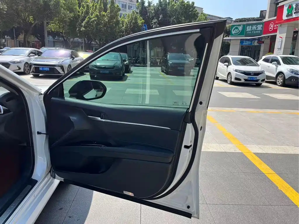 Camry 2019 2.5G Deluxe Edition National VI купить на сайте DeffCars