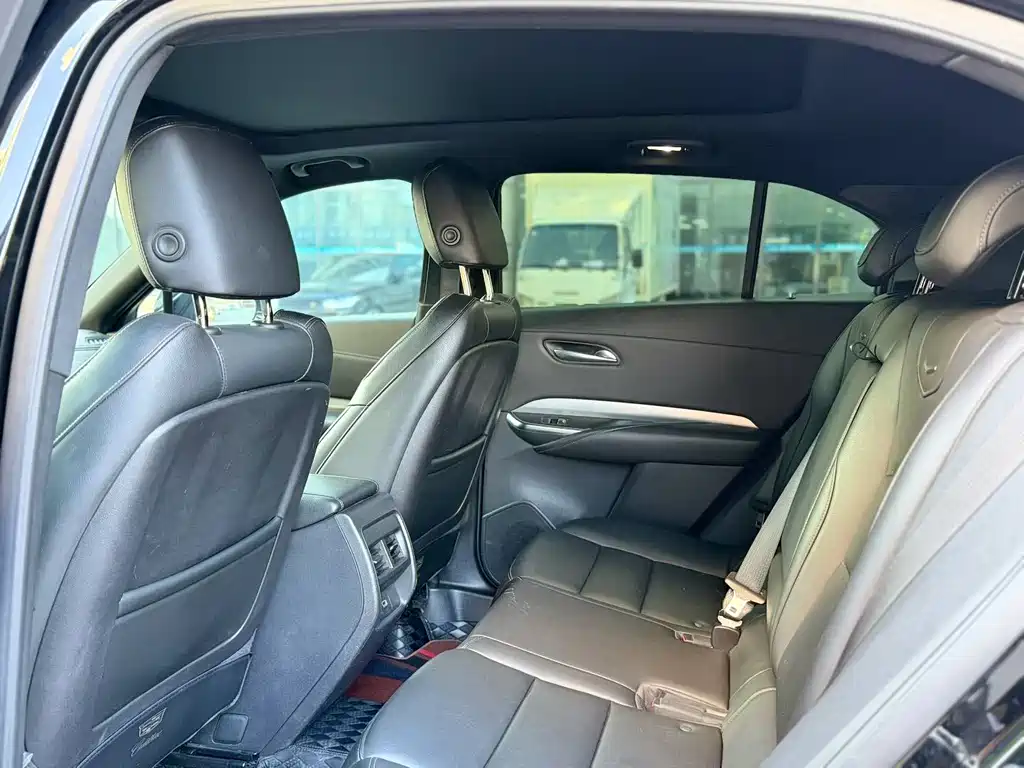 Cadillac XT4 2021 28T two-wheel drive luxury model купить на сайте DeffCars