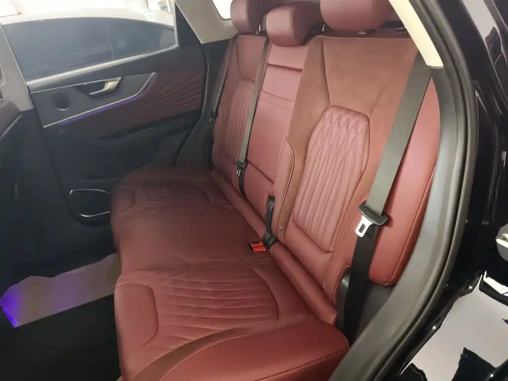 Hongqi HS5 2023 2.0T Qixiang Pro version купить на сайте DeffCars