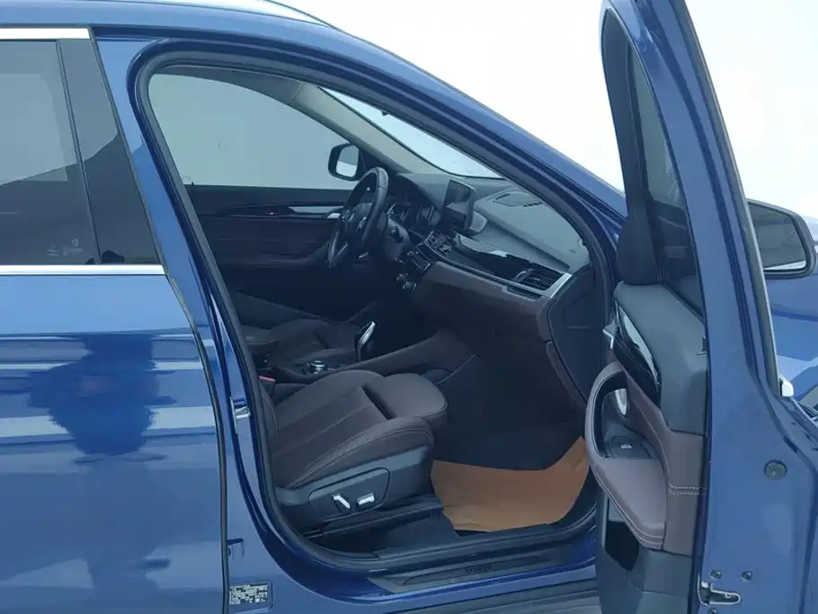 BMW X1 2022 sDrive25Li Leading купить на сайте DeffCars