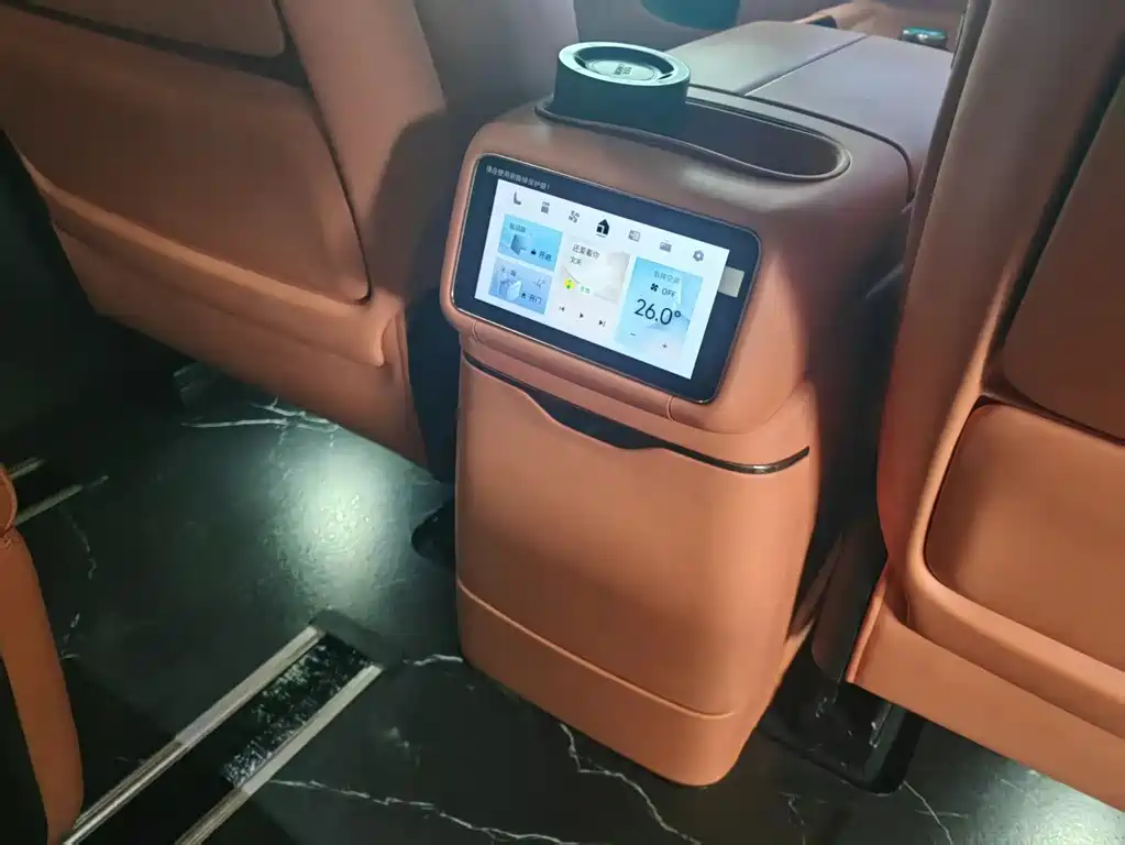 Lynk & Co 900 2025 1.5T Ultra купить на сайте DeffCars