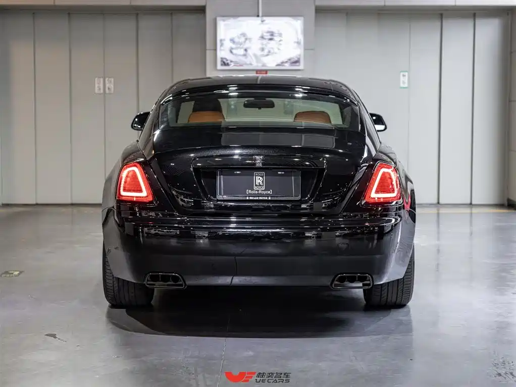 Phantom 2018 6.6T Black Badge купить на сайте DeffCars