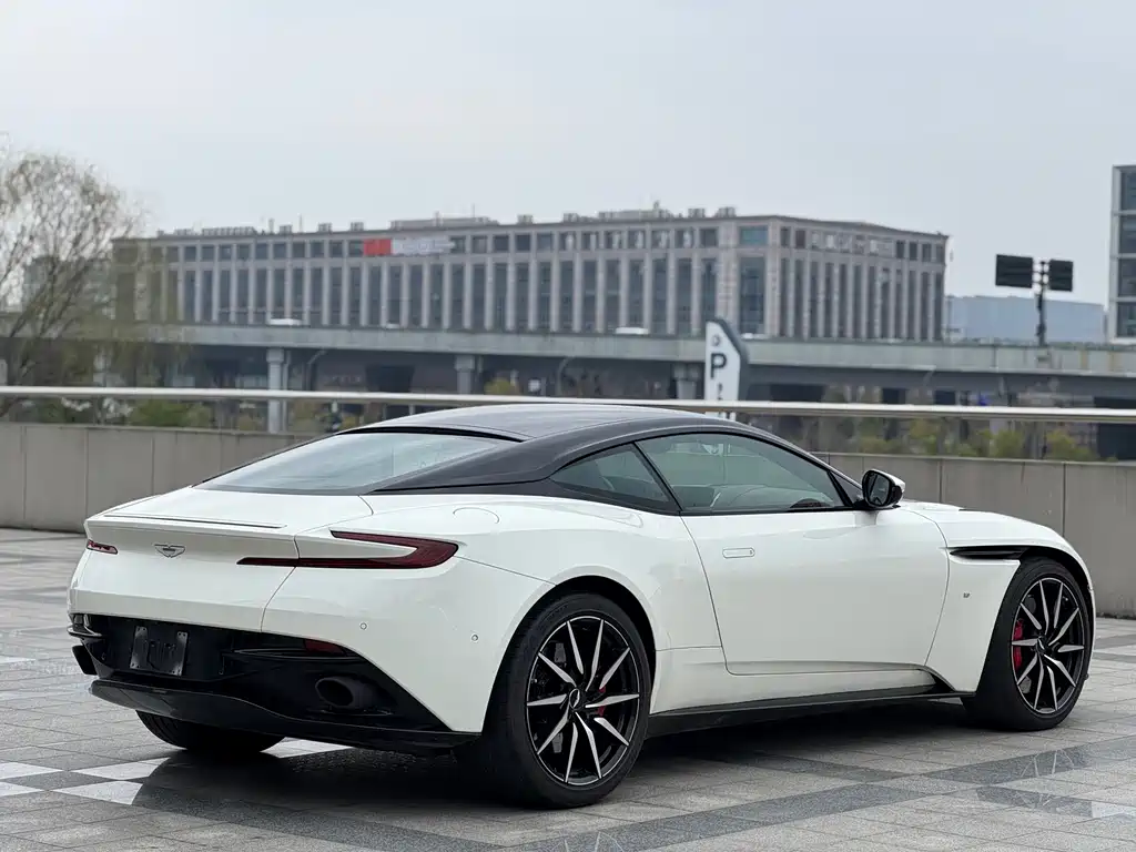 Aston Martin DB11 2016 5.2T First Edition купить на сайте DeffCars