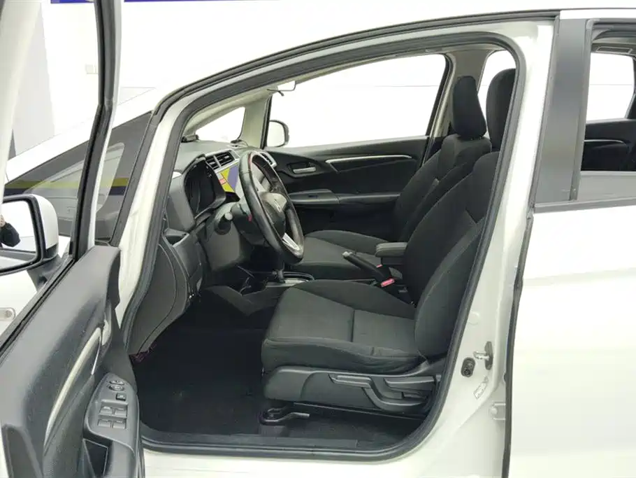 Fit 2016 1.5L LXS CVT Comfort Sunroof Edition купить на сайте DeffCars