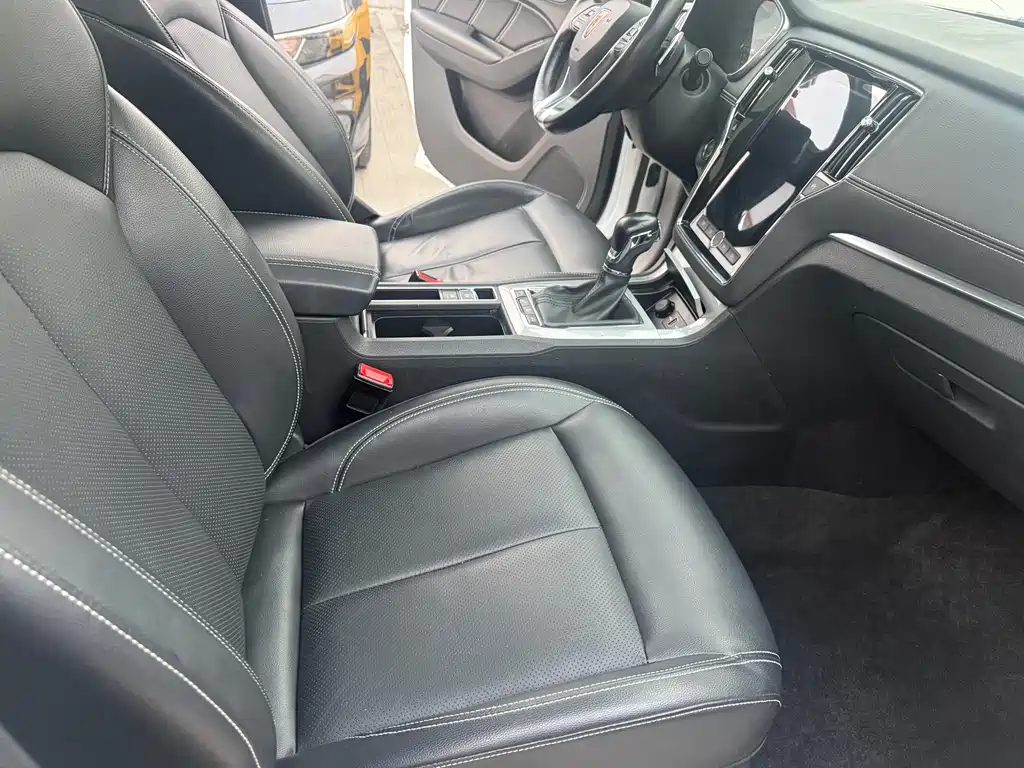 Roewe RX5 2016 30T four-wheel drive automatic Internet Smart Edition купить на сайте DeffCars