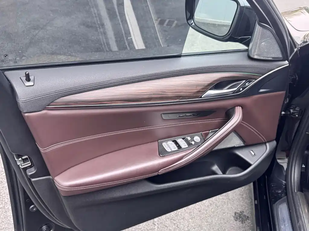 BMW 5 Series 2018 facelift 530Li leading model luxury package купить на сайте DeffCars