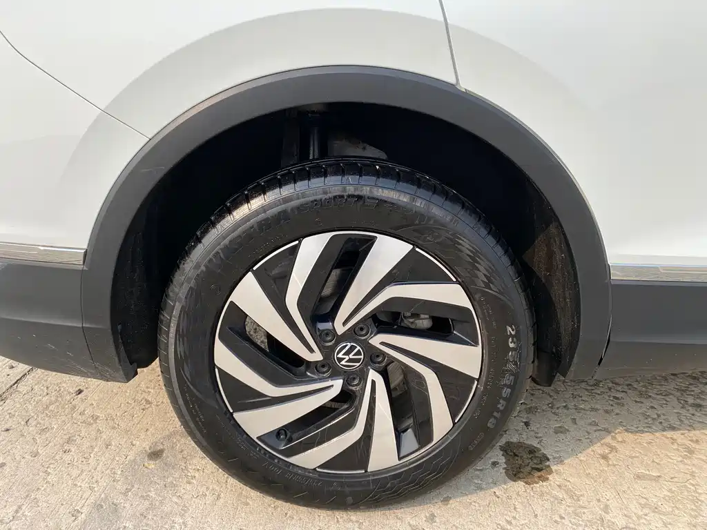 Tiguan L 2023 280TSI automatic two-wheel drive Chaochuang limited edition купить на сайте DeffCars