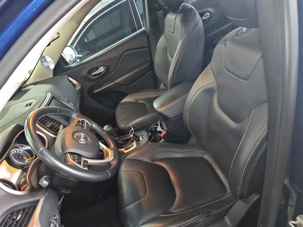 Liberty Light 2016 2.4L Superior Edition купить на сайте DeffCars