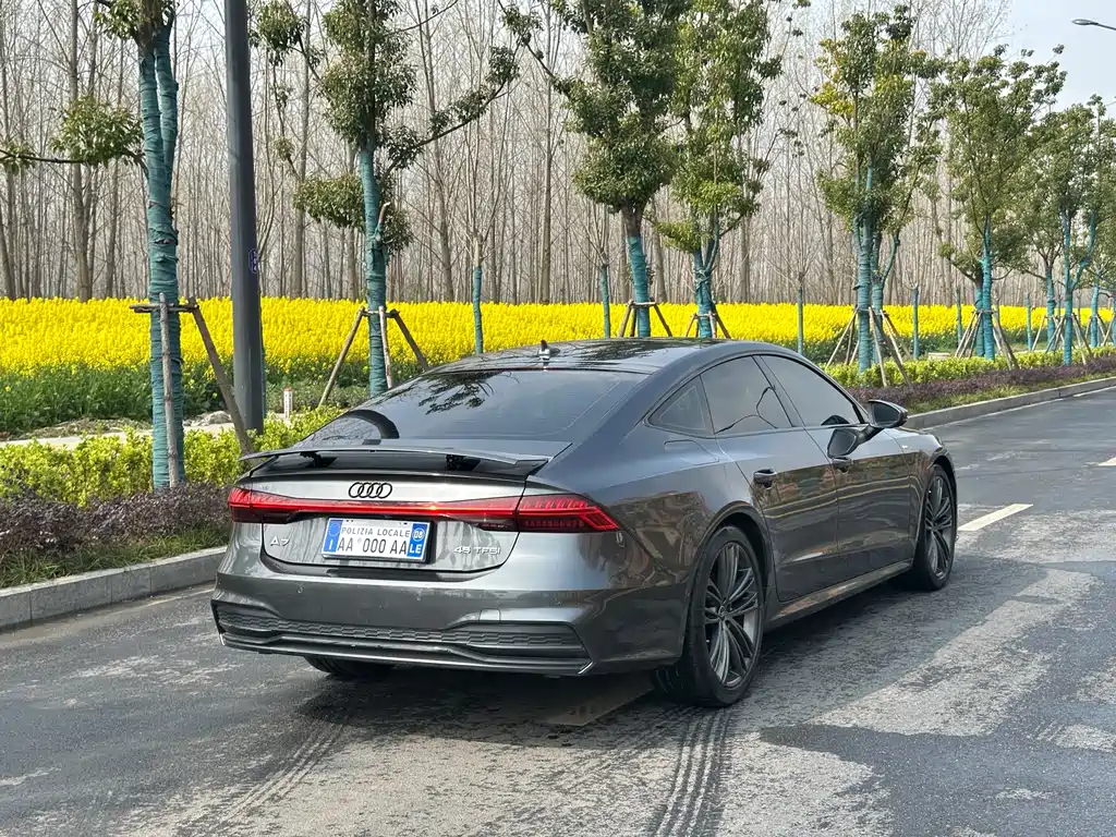 Audi A7 2023 45 TFSI Premium Selection купить на сайте DeffCars