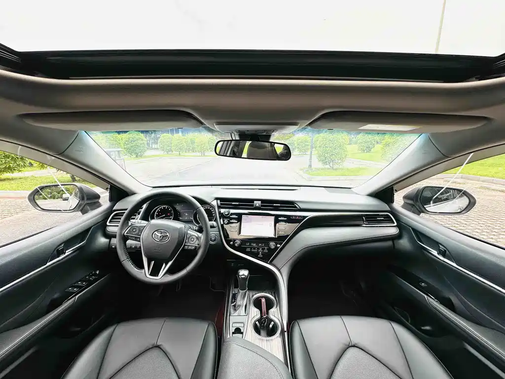 Camry 2018 2.0G Deluxe Edition купить на сайте DeffCars