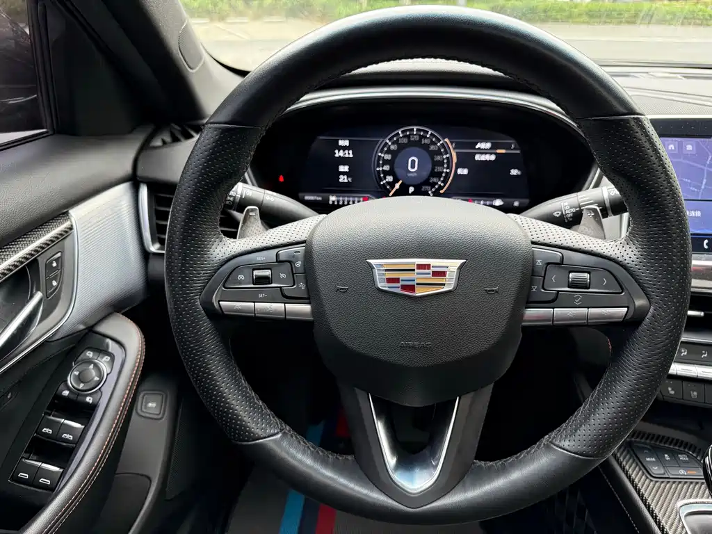 Cadillac CT5 2023 28T Platinum Type купить на сайте DeffCars