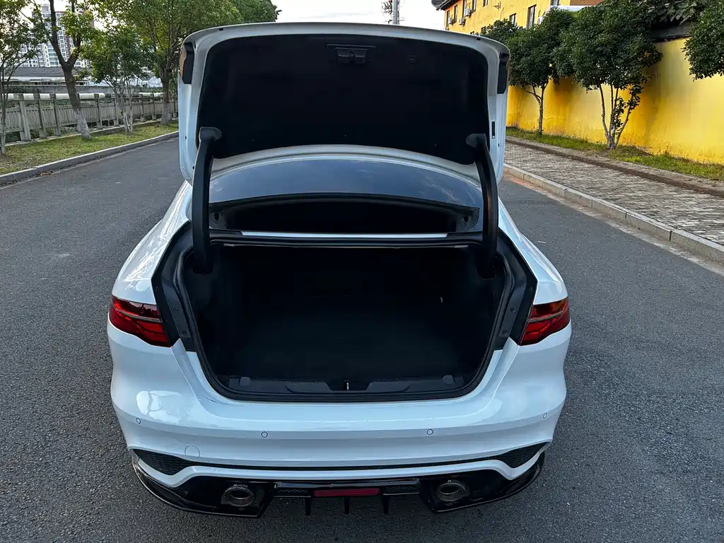 Jaguar XEL 2020 2.0T 200PS R-DYNAMIC S Enterprising Sport Edition купить на сайте DeffCars