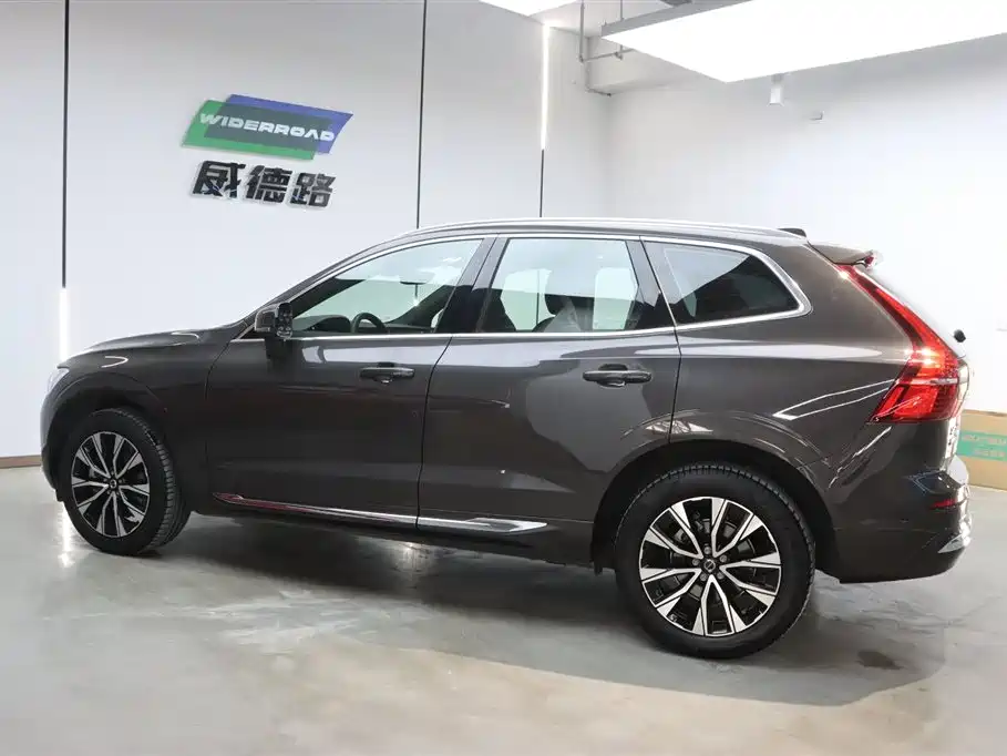 Volvo XC60 2025 B5 four-wheel drive Zhiyuan luxury version купить на сайте DeffCars