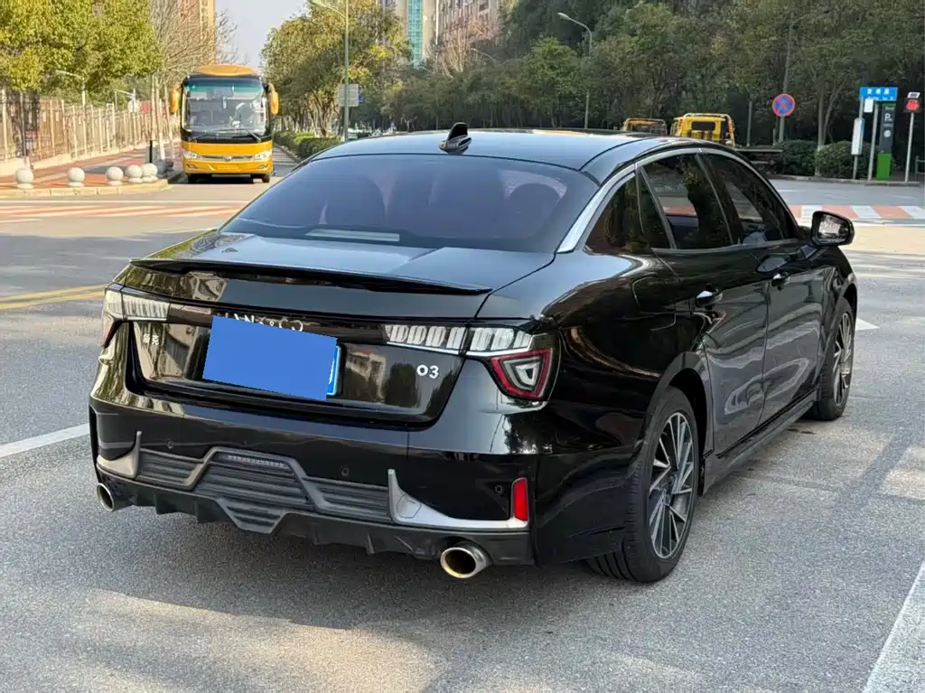 Lynk & Co 03 2021 1.5TD DCT Plus купить на сайте DeffCars