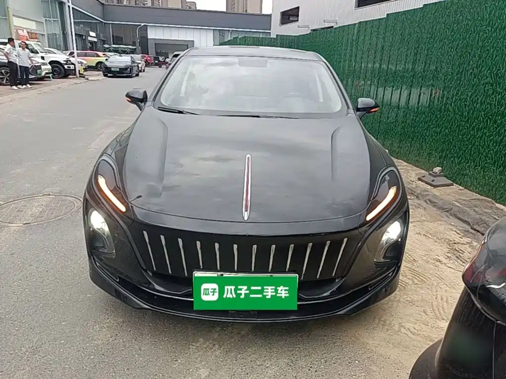 Hongqi E-QM5 2023 facelift basic travel version купить на сайте DeffCars
