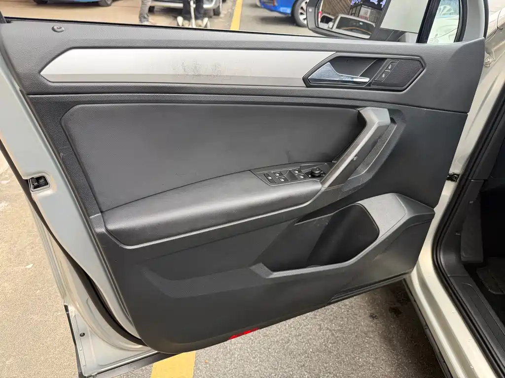 Tiguan L 2019 330TSI automatic two-wheel drive fashion version National VI купить на сайте DeffCars