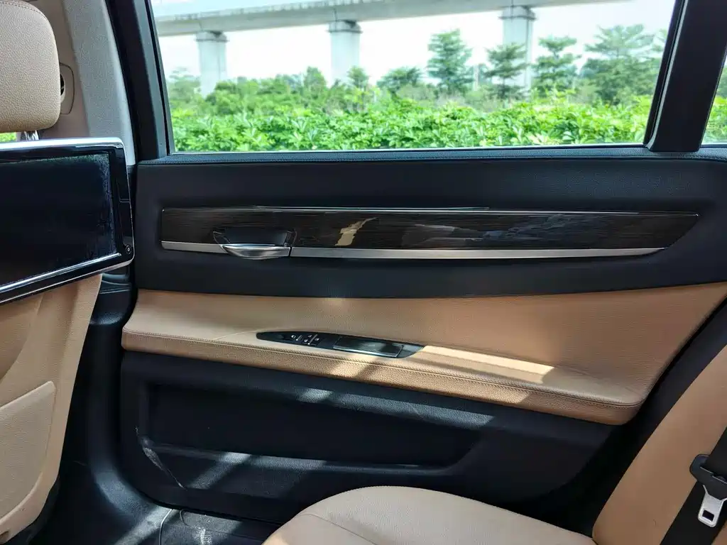 BMW 7 Series 2014 730Li Exclusive Edition купить на сайте DeffCars