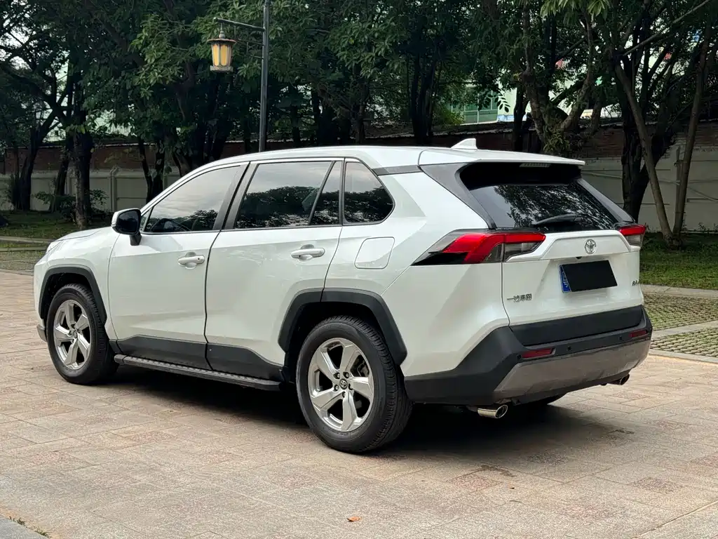 RAV4 Rongfang 2021 2.0L CVT two-wheel drive fashion version купить на сайте DeffCars