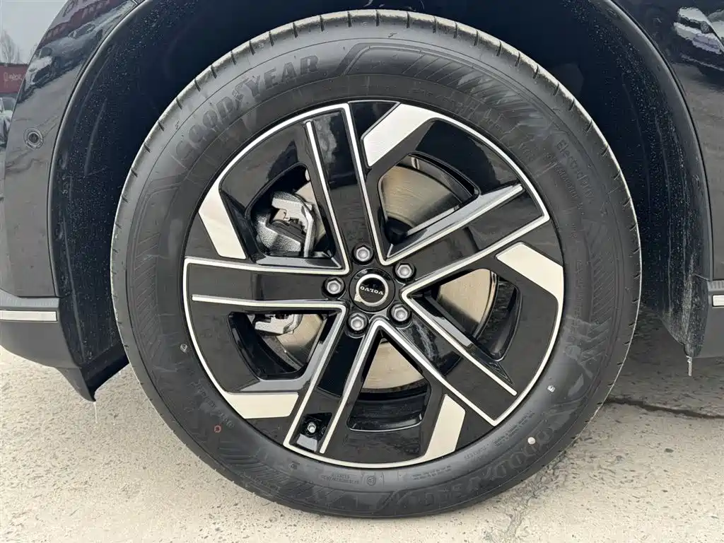 Volvo XC70 plug-in hybrid 2026 model 2WD long range Core купить на сайте DeffCars