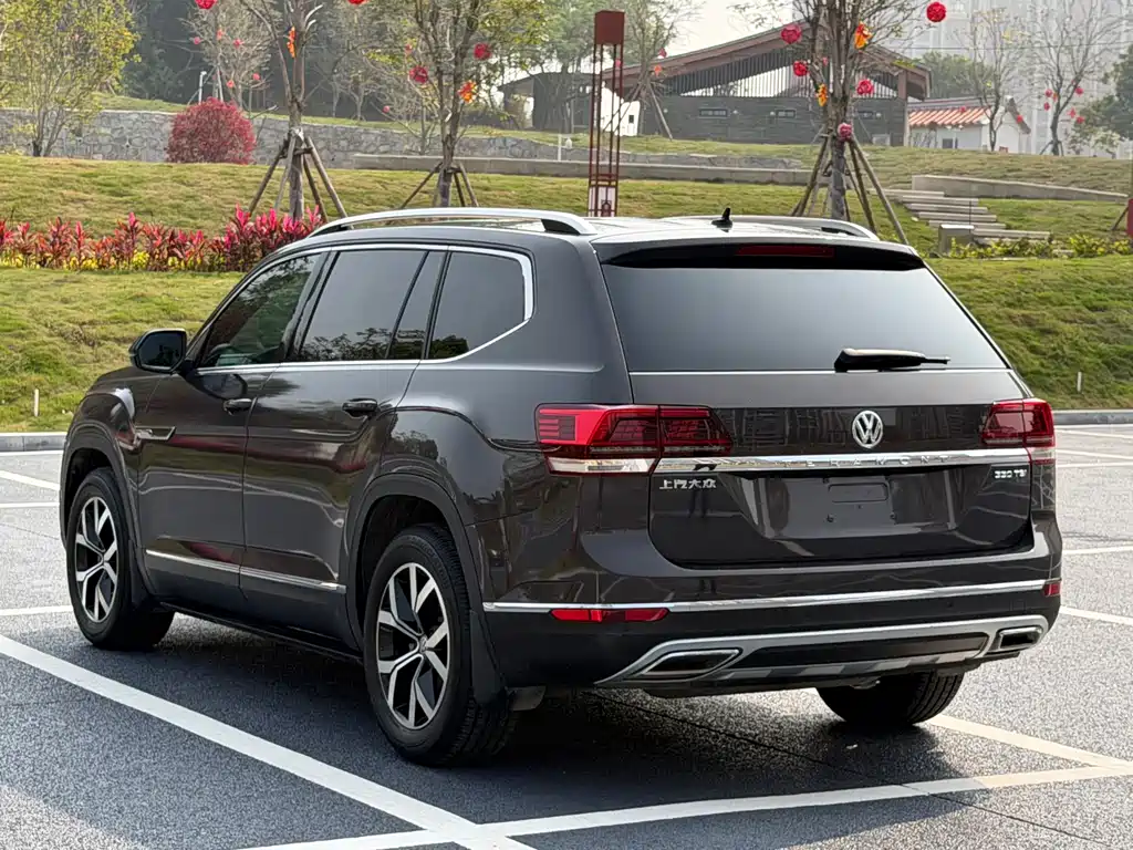 Touron 2019 330TSI 2WD Deluxe Edition National VI купить на сайте DeffCars