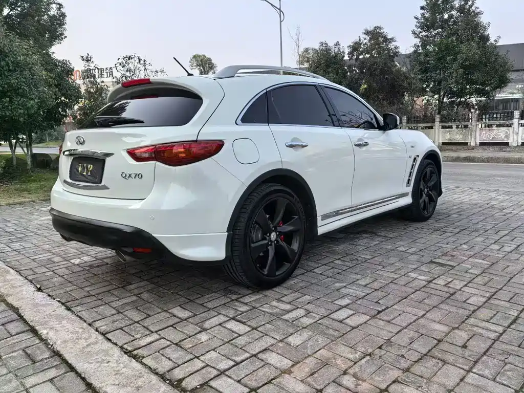Infiniti QX70 2013 3.7L Standard Edition купить на сайте DeffCars
