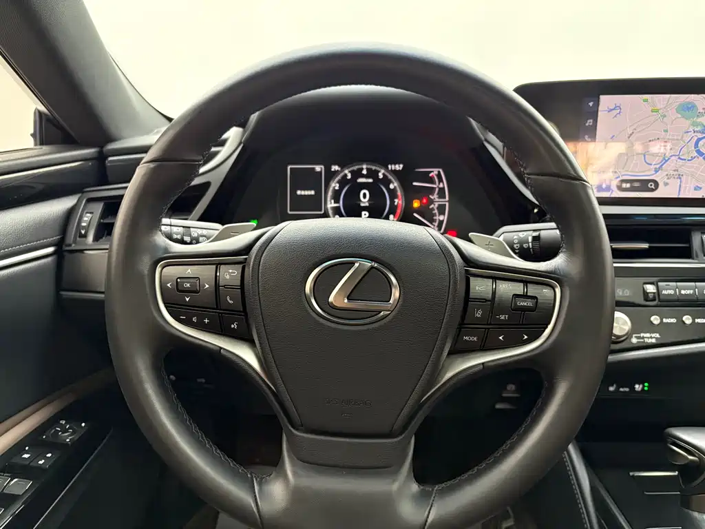 Lexus ES 2023 200 Excellence Edition купить на сайте DeffCars