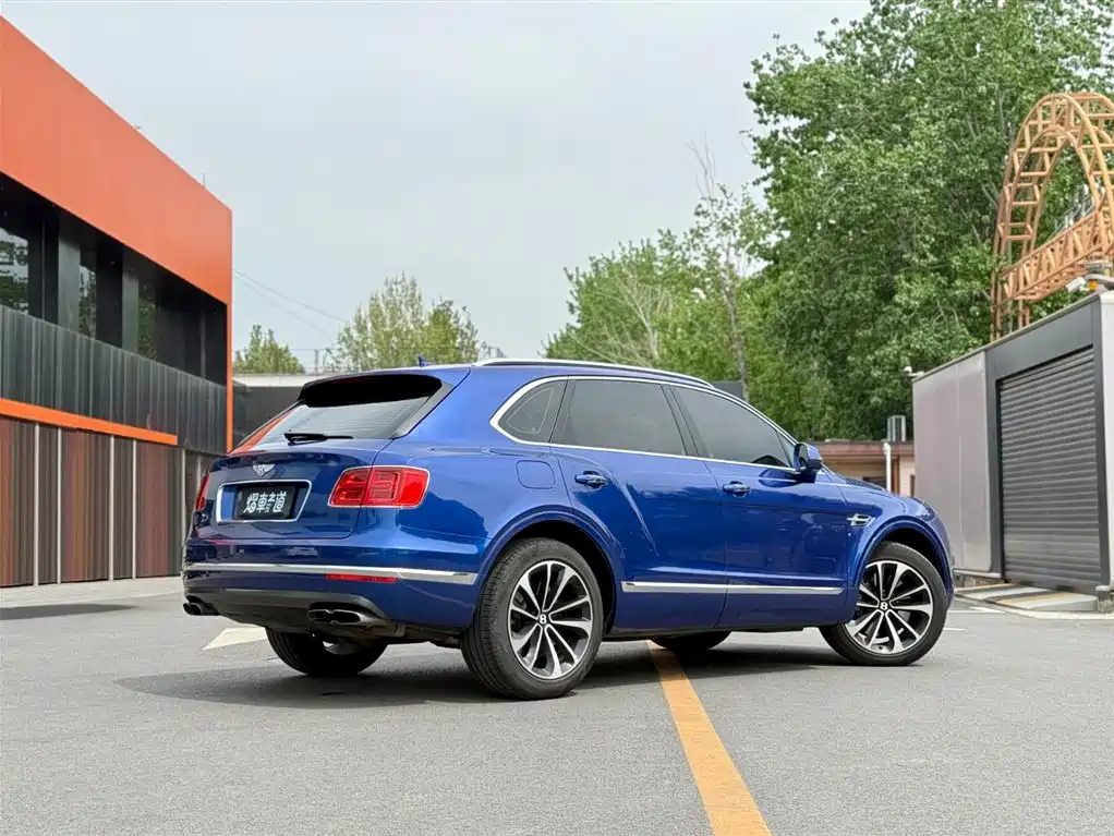 Bentayga 2018 4.0T V8 купить на сайте DeffCars