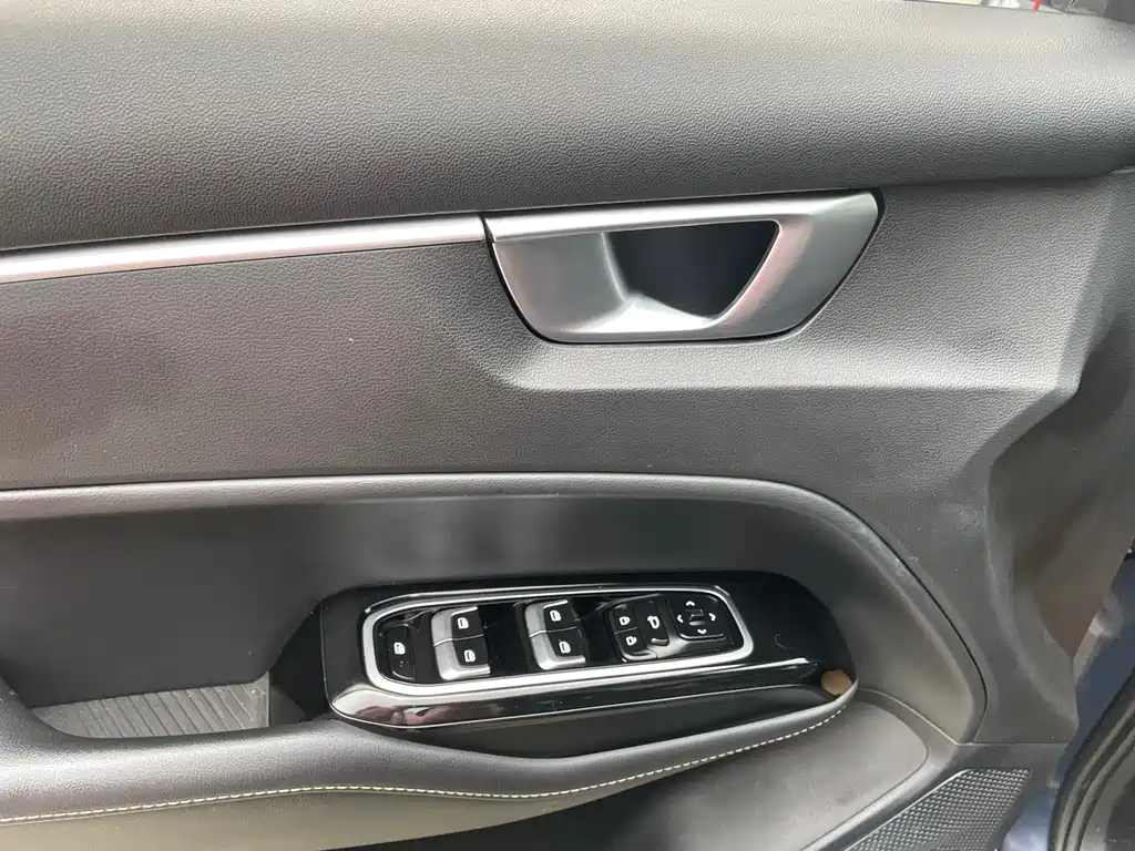 Wuling Capgemini 2020 1.5T CVT flagship model купить на сайте DeffCars