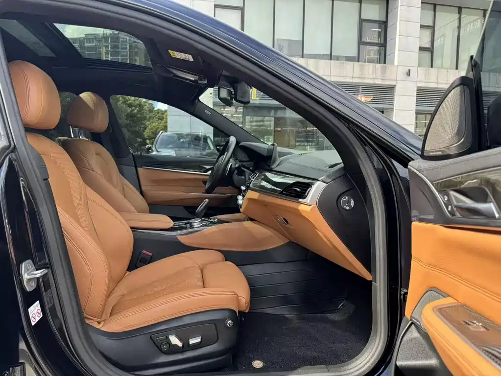 BMW 6 Series GT 2018 630i Luxury Design Package купить на сайте DeffCars