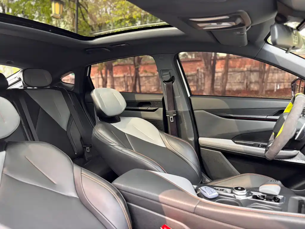 Changan UNI-V 2022 1.5T premium model купить на сайте DeffCars