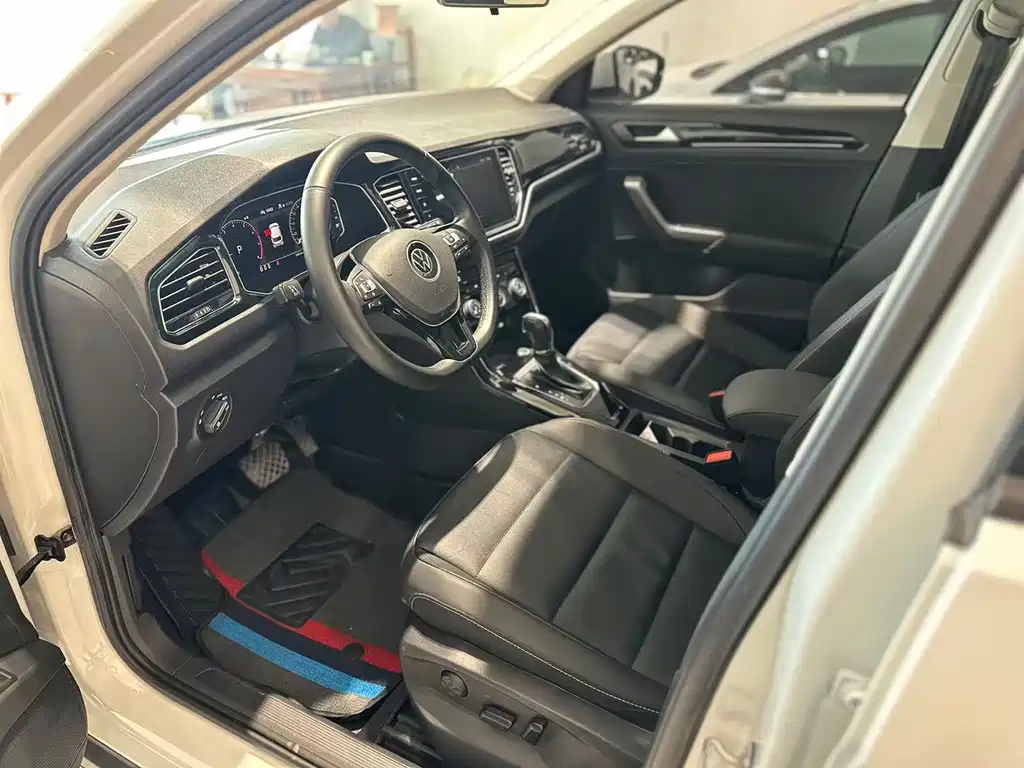 T-ROC 2021 280TSI DSG two-wheel drive comfortable and connected 30th anniversary commemorative edition купить на сайте DeffCars
