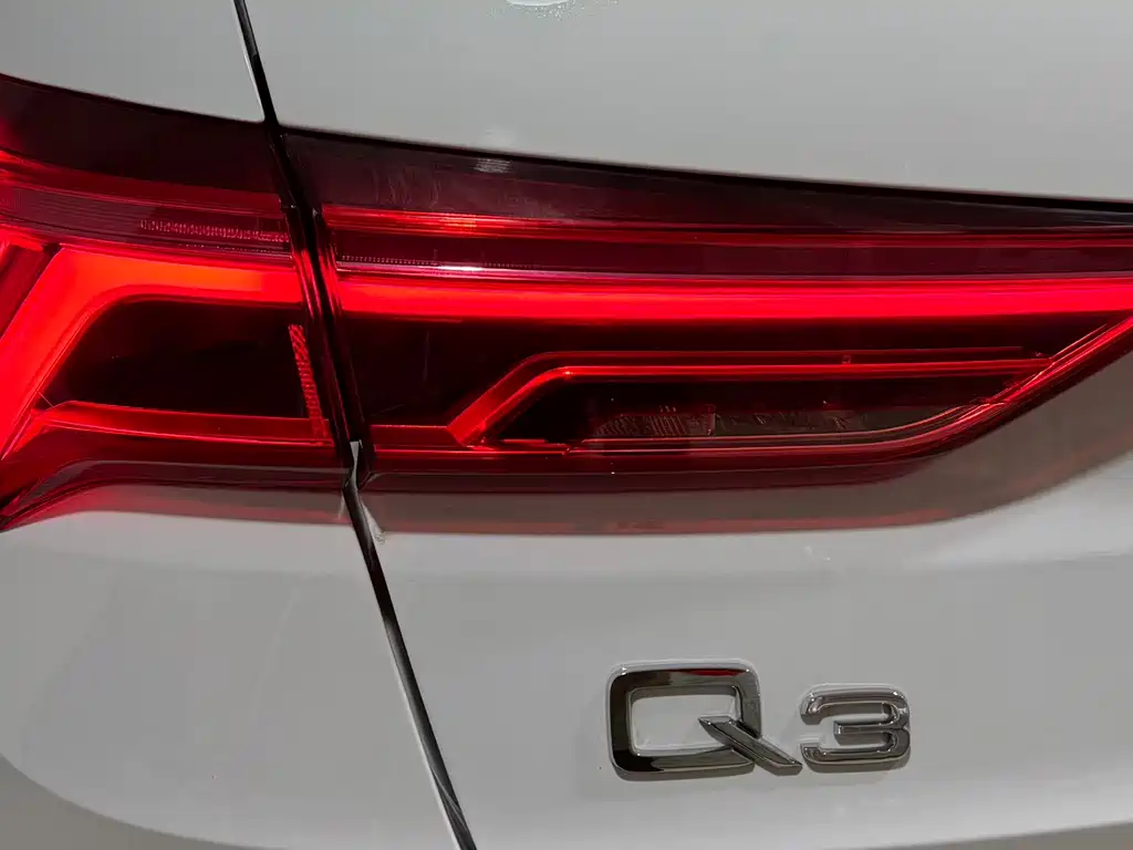Audi Q3 2022 35 TFSI Fashionable and Elegant купить на сайте DeffCars