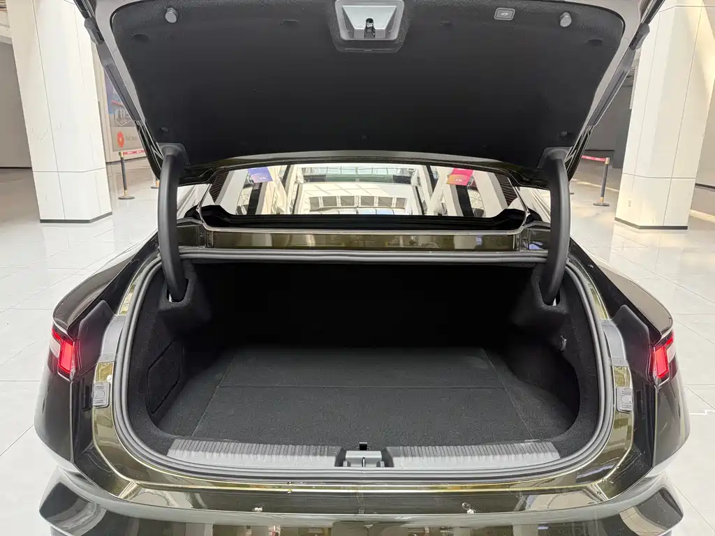 Lynk & Co 10 EM-P 2025 240 four-wheel drive Ultra sports version купить на сайте DeffCars