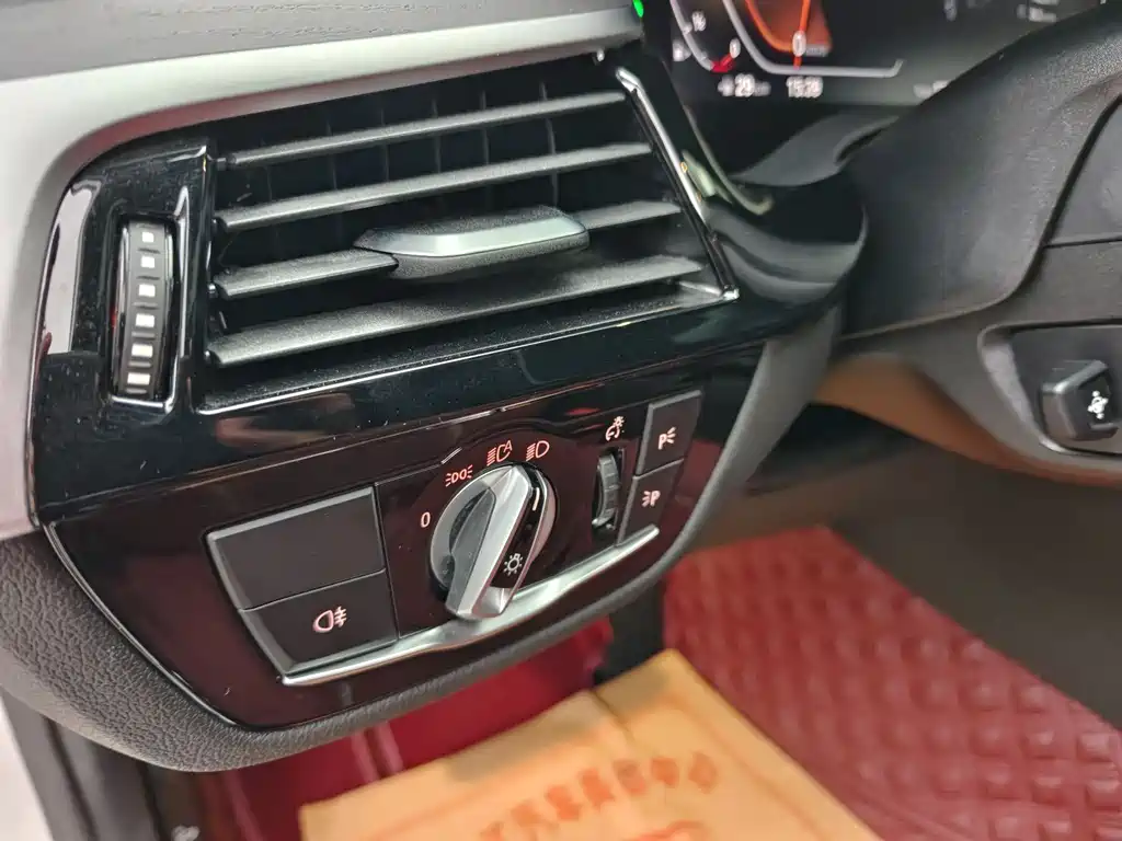 BMW 5 Series 2023 530Li Leading M Sports Package купить на сайте DeffCars