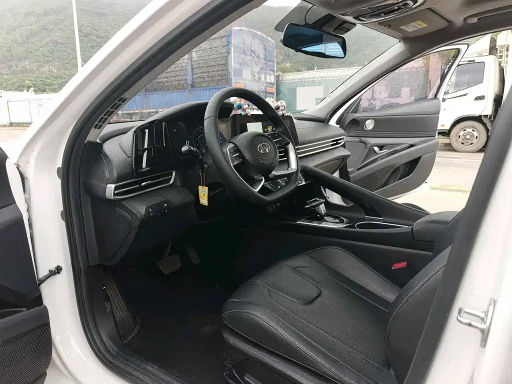 Elantra 2022 1.5L CVT LUX Premium Edition купить на сайте DeffCars