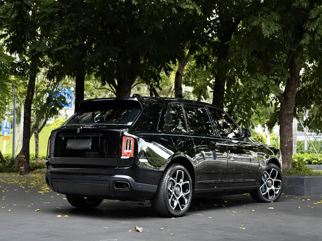 Cullinan 2024 Black Badge купить на сайте DeffCars