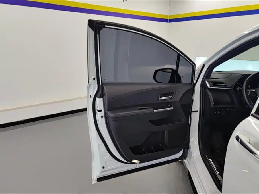 SIENNA 2023 2.5L Hybrid Premium Edition купить на сайте DeffCars
