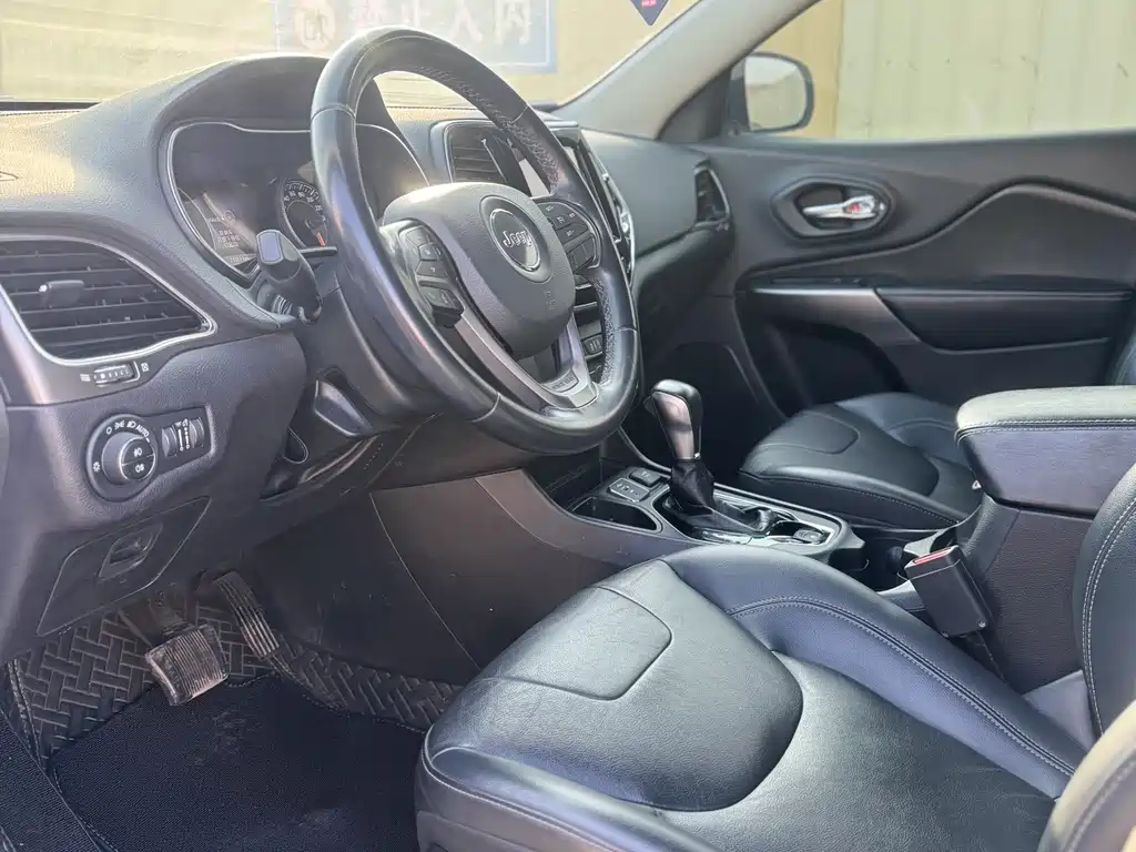 Liberty Light 2019 2.0T 2WD Intelligent Edition National V купить на сайте DeffCars